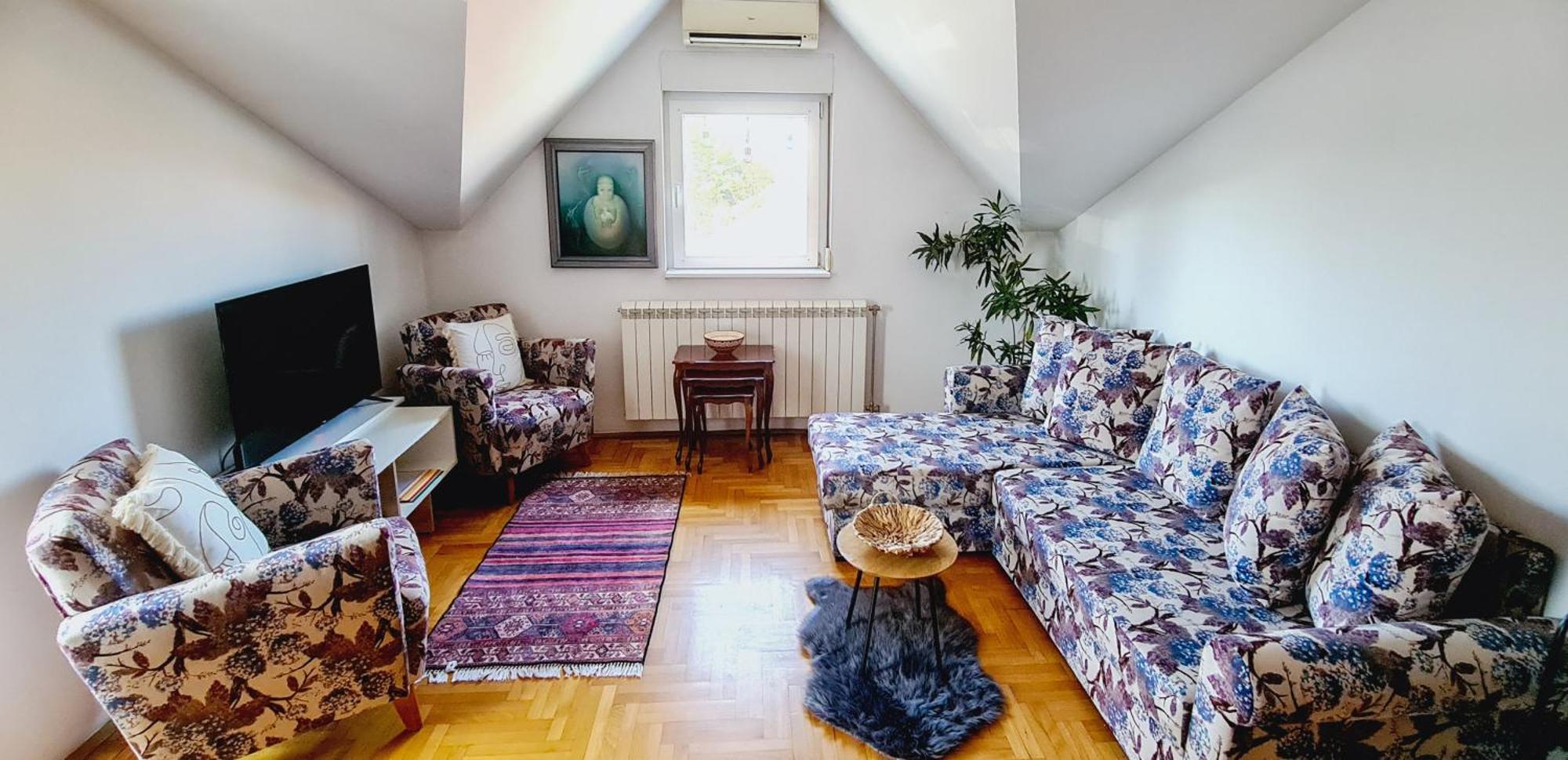 Dina Cozy
